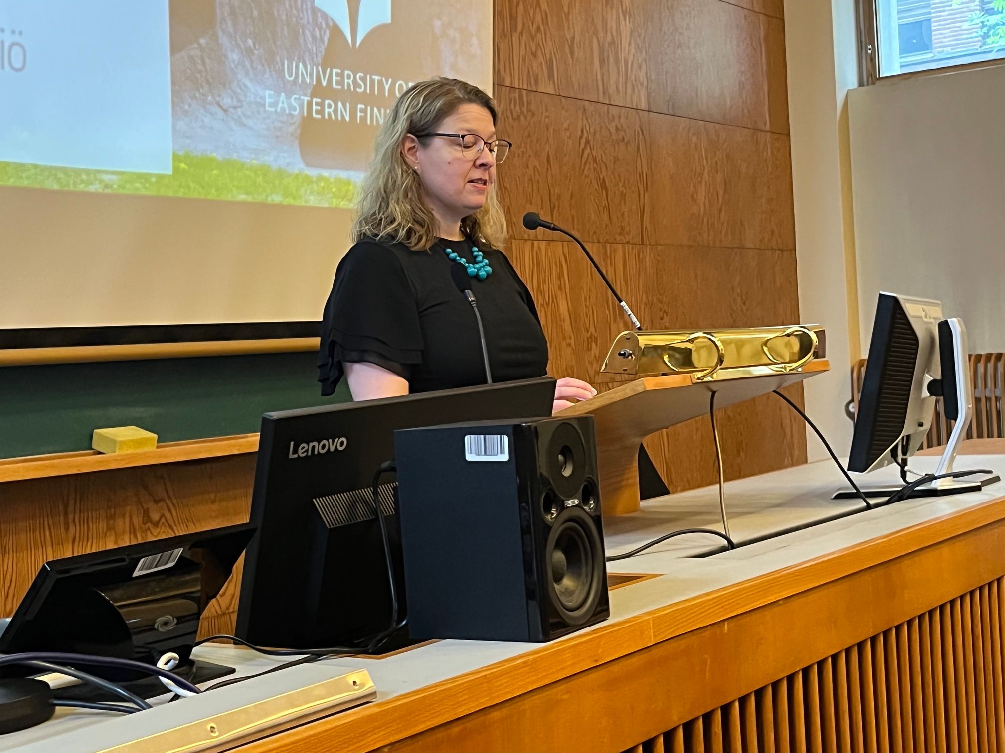 Laura Hirsto painotti tutkimuksen monimuotoisuuden ja innovatiivisuuden merkitystä.
