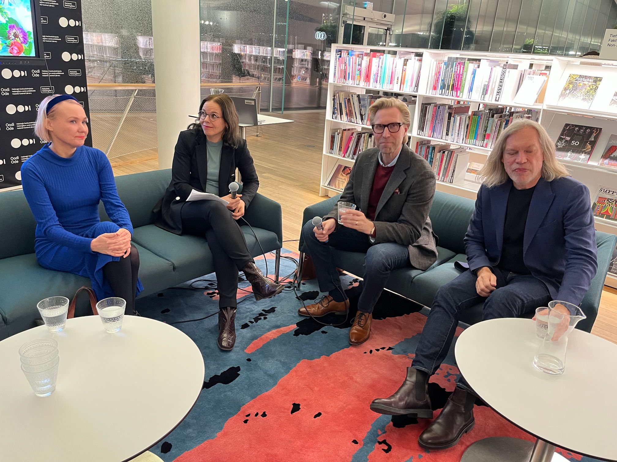 Paneelissa (alk. vas.) Ulla Tirronen, Heini Dahlström, Toni Kopra ja Arto Salonen.