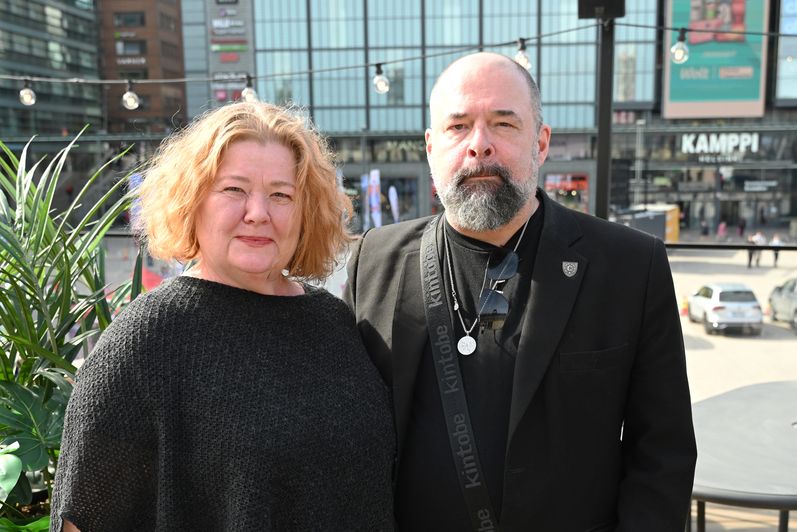 Kovameno osuuskuntaa Pellervon Päivän keväisessä palkintojenjakotilaisuudessa edustivat perustajat Kikke Heikkinen ja A.W. Yrjänä. Kuva Tero Pajukallio